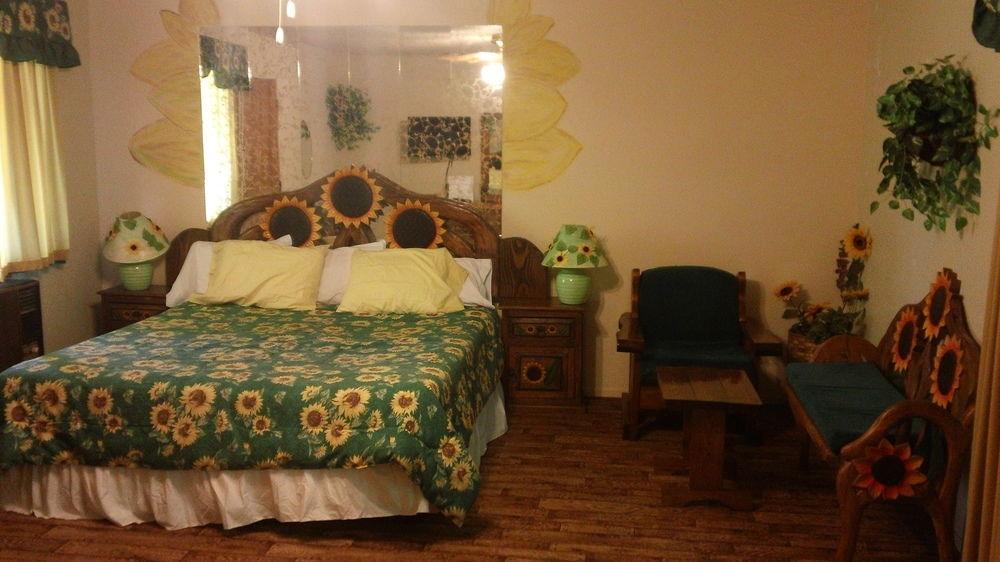 Bonnie Springs Ranch Motel Blue Diamond Exterior foto