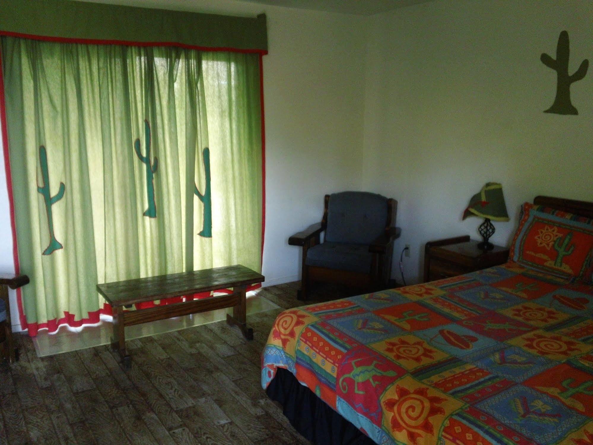 Bonnie Springs Ranch Motel Blue Diamond Exterior foto